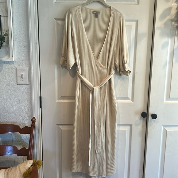 ASOS brand size 8 wrap style short sleeve dress with tie at waist. - Picture 1 of 6